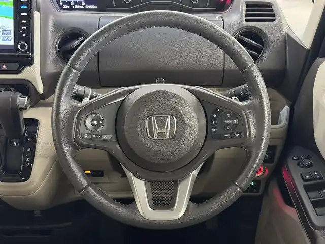 ホンダ Ｎ ＢＯＸ G L ターボ ホンダセンシング 三重県 2018(平30)年 2.2万km モーニングミストブルーM ガソリン・ターボ/FF/MTモード付インパネCVT/純正 8インチナビ VXU-195NBi/（CD/DVD/FM/AM/TV/SD/MusicRack/iPod/USB/Bluetooth/CarPlay）/バックカメラ/両側パワースライドドア/ドライブレコーダー 前方/ビルトイン ETC/Honda SENSING/・衝突軽減ブレーキ［CMBS］/・車線維持支援システム［LKAS］/・路外逸脱抑制機能/・アダプティブクルーズコントロール［ACC］/・先行車発進お知らせ機能/・標識認識機能/装備/・オートライト/・LEDヘッドランプ/・パドルシフト/・オートエアコン/・ステアリングスイッチ/・2.5A 急速充電対応 USB充電ジャックx2/・電動格納ドアミラー/・リヤドアロールサンシェード/・プッシュスタート/・14インチスチールホイール＋純正ホイールキャップ/・スマートキーx2/・保/取/ナビ取/など