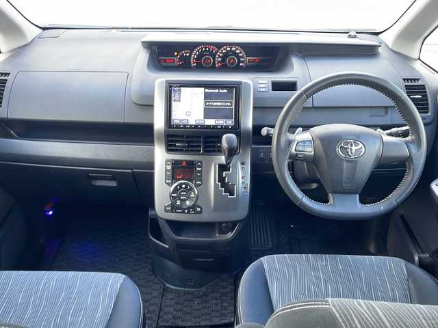 トヨタ ヴォクシー ZS 煌Ⅱ 長野県 2012(平24)年 8.7万km ブラック ・純正8インチHDDナビゲーション/CD DVD フルセグTV Bluetooth/・バックカメラ/・ビルトインETC/・ワンオーナー/・両側パワースライドドア/・パドルシフト/・ステアリングリモコン/・スマートキー/・エンジンプッシュスタート/・ウィンカーミラー/・電動格納ミラー