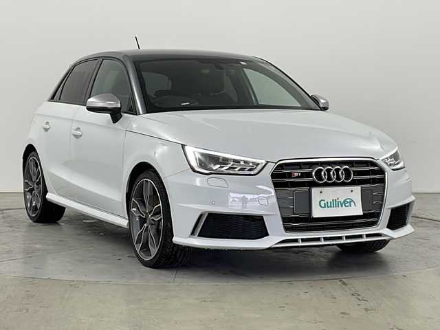 アウディ Ｓ１ スポーツバック 道央・札幌 2016(平28)年 3.5万km グレイシアホワイトメタリック ・4WD/・6MT/ターボ/・コントラストルーフ/・純正メーカーナビ　　/・BT/CD/SD/AM/FM/・アウディドライブセレクト/・パーキングエイド/・HIDオートライト/・フォグランプ/・純正18インチアルミホイール/・ハーフレザーシート/・ミラーヒーター/・アイドリングストップ/・アドバンスドキー×2/・ETC/・前後型ドライブレコーダー