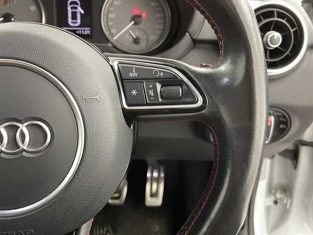 アウディ Ｓ１ スポーツバック 道央・札幌 2016(平28)年 3.5万km グレイシアホワイトメタリック ・4WD/・6MT/ターボ/・コントラストルーフ/・純正メーカーナビ　　/・BT/CD/SD/AM/FM/・アウディドライブセレクト/・パーキングエイド/・HIDオートライト/・フォグランプ/・純正18インチアルミホイール/・ハーフレザーシート/・ミラーヒーター/・アイドリングストップ/・アドバンスドキー×2/・ETC/・前後型ドライブレコーダー