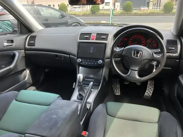 ホンダ アコード ユーロ R 三重県 2007(平19)年 14.2万km ナイトホークブラックパール ♪6速マニュアル/♪車検 令和8年8月6日迄/社外ディスプレイオーディオ/・Bluetoothオーディオ/momoステアリング/レカロシート/HIDヘッドライト/フォグライト/ウィンカーミラー/純正17インチAW/フロアマット/スモークフィルム/電格ミラー/ETC