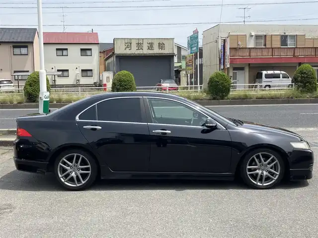 ホンダ アコード ユーロ R 三重県 2007(平19)年 14.2万km ナイトホークブラックパール ♪6速マニュアル/♪車検 令和8年8月6日迄/社外ディスプレイオーディオ/・Bluetoothオーディオ/momoステアリング/レカロシート/HIDヘッドライト/フォグライト/ウィンカーミラー/純正17インチAW/フロアマット/スモークフィルム/電格ミラー/ETC