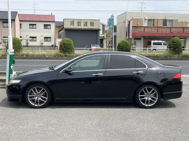 ホンダ アコード ユーロ R 三重県 2007(平19)年 14.2万km ナイトホークブラックパール ♪6速マニュアル/♪車検 令和8年8月6日迄/社外ディスプレイオーディオ/・Bluetoothオーディオ/momoステアリング/レカロシート/HIDヘッドライト/フォグライト/ウィンカーミラー/純正17インチAW/フロアマット/スモークフィルム/電格ミラー/ETC