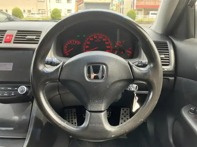 ホンダ アコード ユーロ R 三重県 2007(平19)年 14.2万km ナイトホークブラックパール ♪6速マニュアル/♪車検 令和8年8月6日迄/社外ディスプレイオーディオ/・Bluetoothオーディオ/momoステアリング/レカロシート/HIDヘッドライト/フォグライト/ウィンカーミラー/純正17インチAW/フロアマット/スモークフィルム/電格ミラー/ETC