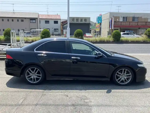 ホンダ アコード ユーロ R 三重県 2007(平19)年 14.2万km ナイトホークブラックパール ♪6速マニュアル/♪車検 令和8年8月6日迄/社外ディスプレイオーディオ/・Bluetoothオーディオ/momoステアリング/レカロシート/HIDヘッドライト/フォグライト/ウィンカーミラー/純正17インチAW/フロアマット/スモークフィルム/電格ミラー/ETC