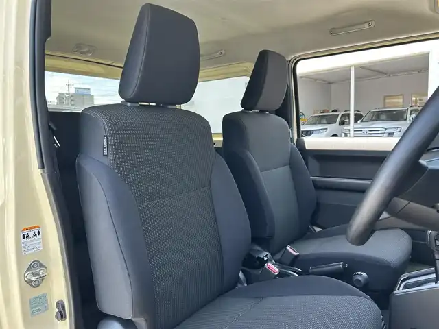 スズキ ジムニー シエラ JL 福岡県 2023(令5)年 1.8万km シフォンアイボリーM ワンオーナー/パイオニア製純正ナビ（PVH-9300DVSZ）/（AM/FM/BT/CD/DVD）/ビルトインETC/ドライブレコーダー/背面タイヤ/バックカメラ/クルーズコントロール/４WD/ダウンヒルアシストコントロール/プッシュスタート/スペアキー×１/フォグライト/純正フロアマット/純正15インチアルミホイール/衝突被害軽減システム/横滑り防止装置/保証書/取扱説明書