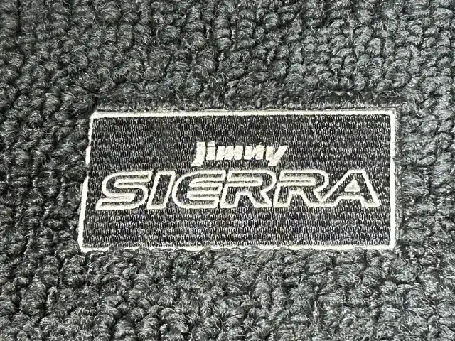 スズキ ジムニー シエラ JL 福岡県 2023(令5)年 1.8万km シフォンアイボリーM ワンオーナー/パイオニア製純正ナビ（PVH-9300DVSZ）/（AM/FM/BT/CD/DVD）/ビルトインETC/ドライブレコーダー/背面タイヤ/バックカメラ/クルーズコントロール/４WD/ダウンヒルアシストコントロール/プッシュスタート/スペアキー×１/フォグライト/純正フロアマット/純正15インチアルミホイール/衝突被害軽減システム/横滑り防止装置/保証書/取扱説明書