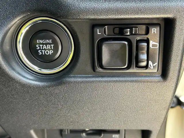 スズキ ジムニー シエラ JL 福岡県 2023(令5)年 1.8万km シフォンアイボリーM ワンオーナー/パイオニア製純正ナビ（PVH-9300DVSZ）/（AM/FM/BT/CD/DVD）/ビルトインETC/ドライブレコーダー/背面タイヤ/バックカメラ/クルーズコントロール/４WD/ダウンヒルアシストコントロール/プッシュスタート/スペアキー×１/フォグライト/純正フロアマット/純正15インチアルミホイール/衝突被害軽減システム/横滑り防止装置/保証書/取扱説明書