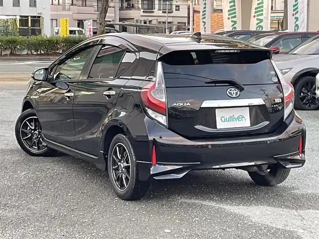 トヨタ アクア S スタイルブラック 熊本県 2018(平30)年 7.6万km ブラックマイカ モデリスタエアロ/衝突軽減ブレーキ/レーンキープアシスト/プッシュスタート/純正ナビ/（CD・DVD・フルセグTV・BTオーディオ・SD）/バックカメラ/ビルトインETC/社外15インチAW/LEDヘッドライト/オートライト/フォグライト/前後コーナーセンサー/横滑り防止装置/ウィンカーミラー/純正フロアマット/ドアバイザー