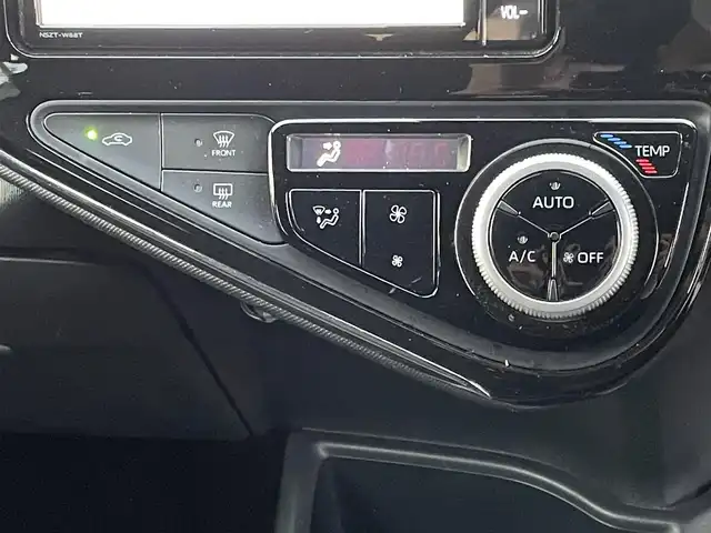 トヨタ アクア S スタイルブラック 熊本県 2018(平30)年 7.6万km ブラックマイカ モデリスタエアロ/衝突軽減ブレーキ/レーンキープアシスト/プッシュスタート/純正ナビ/（CD・DVD・フルセグTV・BTオーディオ・SD）/バックカメラ/ビルトインETC/社外15インチAW/LEDヘッドライト/オートライト/フォグライト/前後コーナーセンサー/横滑り防止装置/ウィンカーミラー/純正フロアマット/ドアバイザー