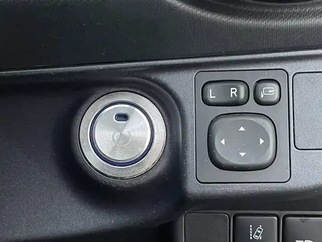 トヨタ アクア S スタイルブラック 熊本県 2018(平30)年 7.6万km ブラックマイカ モデリスタエアロ/衝突軽減ブレーキ/レーンキープアシスト/プッシュスタート/純正ナビ/（CD・DVD・フルセグTV・BTオーディオ・SD）/バックカメラ/ビルトインETC/社外15インチAW/LEDヘッドライト/オートライト/フォグライト/前後コーナーセンサー/横滑り防止装置/ウィンカーミラー/純正フロアマット/ドアバイザー