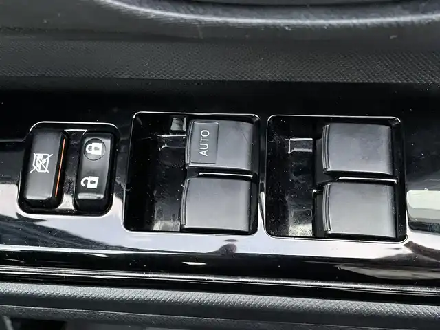 トヨタ アクア S スタイルブラック 熊本県 2018(平30)年 7.6万km ブラックマイカ モデリスタエアロ/衝突軽減ブレーキ/レーンキープアシスト/プッシュスタート/純正ナビ/（CD・DVD・フルセグTV・BTオーディオ・SD）/バックカメラ/ビルトインETC/社外15インチAW/LEDヘッドライト/オートライト/フォグライト/前後コーナーセンサー/横滑り防止装置/ウィンカーミラー/純正フロアマット/ドアバイザー