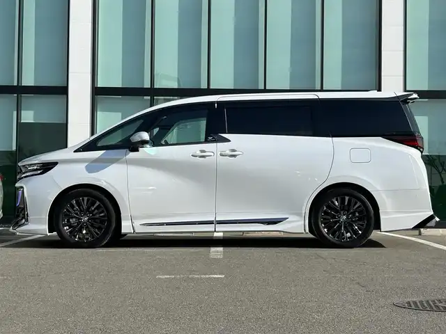 トヨタ ヴェルファイア ハイブリット Z プレミア 和歌山県 2023(令5)年 2.1万km プラチナホワイトパールマイカ モデリスタエアロ/サンルーフ/ユニバーサルステップ/シグネチャーイルミネーション/純正メーカーナビ/純正フリップダウンモニター/TVキャンセラー/デジタルインナーミラー/パノラミックビューモニター/プリクラッシュセーフティー/レーダークルーズコントロール/ブラインドスポットモニター/クリアランスソナー/両側パワースライドドア/パワーバックドア/パワーシート/シートヒーター/シートエアベンチレーション/前後ドライブレコーダー/純正アルミホイール/純正フロアマット/LEDヘッドライト/フォグランプ/オートライト/オートマチックハイビーム