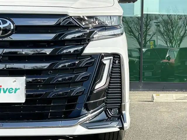 トヨタ ヴェルファイア ハイブリット Z プレミア 和歌山県 2023(令5)年 2.1万km プラチナホワイトパールマイカ モデリスタエアロ/サンルーフ/ユニバーサルステップ/シグネチャーイルミネーション/純正メーカーナビ/純正フリップダウンモニター/TVキャンセラー/デジタルインナーミラー/パノラミックビューモニター/プリクラッシュセーフティー/レーダークルーズコントロール/ブラインドスポットモニター/クリアランスソナー/両側パワースライドドア/パワーバックドア/パワーシート/シートヒーター/シートエアベンチレーション/前後ドライブレコーダー/純正アルミホイール/純正フロアマット/LEDヘッドライト/フォグランプ/オートライト/オートマチックハイビーム