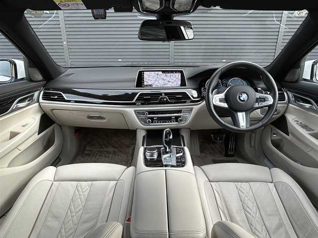ＢＭＷ ７４０ｉ Mスポーツ 茨城県 2019(平31)年 1.4万km ミネラルホワイト サンルーフ　/ｈａｒｍａｎ／ｋａｒｄｏｎ　/HUD/ソフトクローズドア/３６０度カメラ　/ドライビングアシストプロフェッショナル　/ＡＣＣ　/ＬＤＷ　/ＬＣＷ　/ＣＴＷ　/白革　/全席シートヒーター　/ベンチレーション　/Ｍ付ＰＷシート　/ＰＷトランク　/アダプティブＬＥＤ　/ドラレコ/禁煙車
