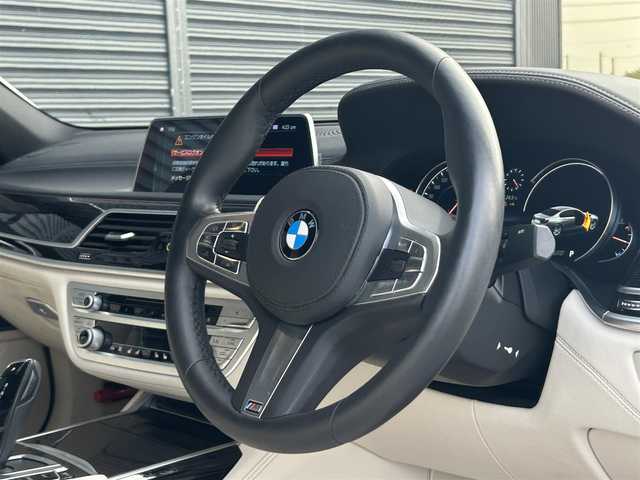 ＢＭＷ ７４０ｉ Mスポーツ 茨城県 2019(平31)年 1.4万km ミネラルホワイト サンルーフ　/ｈａｒｍａｎ／ｋａｒｄｏｎ　/HUD/ソフトクローズドア/３６０度カメラ　/ドライビングアシストプロフェッショナル　/ＡＣＣ　/ＬＤＷ　/ＬＣＷ　/ＣＴＷ　/白革　/全席シートヒーター　/ベンチレーション　/Ｍ付ＰＷシート　/ＰＷトランク　/アダプティブＬＥＤ　/ドラレコ/禁煙車