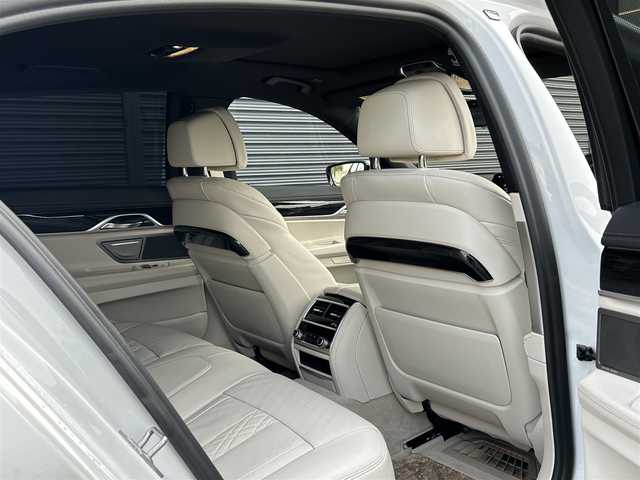 ＢＭＷ ７４０ｉ Mスポーツ 茨城県 2019(平31)年 1.4万km ミネラルホワイト サンルーフ　/ｈａｒｍａｎ／ｋａｒｄｏｎ　/HUD/ソフトクローズドア/３６０度カメラ　/ドライビングアシストプロフェッショナル　/ＡＣＣ　/ＬＤＷ　/ＬＣＷ　/ＣＴＷ　/白革　/全席シートヒーター　/ベンチレーション　/Ｍ付ＰＷシート　/ＰＷトランク　/アダプティブＬＥＤ　/ドラレコ/禁煙車