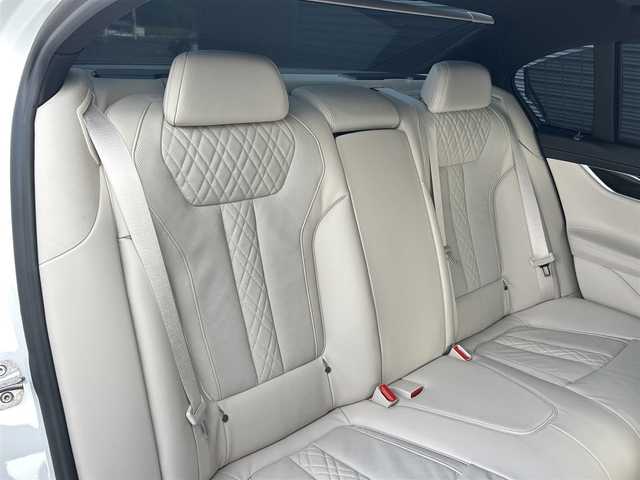 ＢＭＷ ７４０ｉ Mスポーツ 茨城県 2019(平31)年 1.4万km ミネラルホワイト サンルーフ　/ｈａｒｍａｎ／ｋａｒｄｏｎ　/HUD/ソフトクローズドア/３６０度カメラ　/ドライビングアシストプロフェッショナル　/ＡＣＣ　/ＬＤＷ　/ＬＣＷ　/ＣＴＷ　/白革　/全席シートヒーター　/ベンチレーション　/Ｍ付ＰＷシート　/ＰＷトランク　/アダプティブＬＥＤ　/ドラレコ/禁煙車