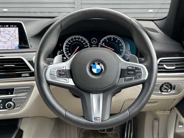 ＢＭＷ ７４０ｉ Mスポーツ 茨城県 2019(平31)年 1.4万km ミネラルホワイト サンルーフ　/ｈａｒｍａｎ／ｋａｒｄｏｎ　/HUD/ソフトクローズドア/３６０度カメラ　/ドライビングアシストプロフェッショナル　/ＡＣＣ　/ＬＤＷ　/ＬＣＷ　/ＣＴＷ　/白革　/全席シートヒーター　/ベンチレーション　/Ｍ付ＰＷシート　/ＰＷトランク　/アダプティブＬＥＤ　/ドラレコ/禁煙車