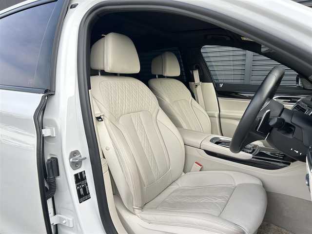 ＢＭＷ ７４０ｉ Mスポーツ 茨城県 2019(平31)年 1.4万km ミネラルホワイト サンルーフ　/ｈａｒｍａｎ／ｋａｒｄｏｎ　/HUD/ソフトクローズドア/３６０度カメラ　/ドライビングアシストプロフェッショナル　/ＡＣＣ　/ＬＤＷ　/ＬＣＷ　/ＣＴＷ　/白革　/全席シートヒーター　/ベンチレーション　/Ｍ付ＰＷシート　/ＰＷトランク　/アダプティブＬＥＤ　/ドラレコ/禁煙車