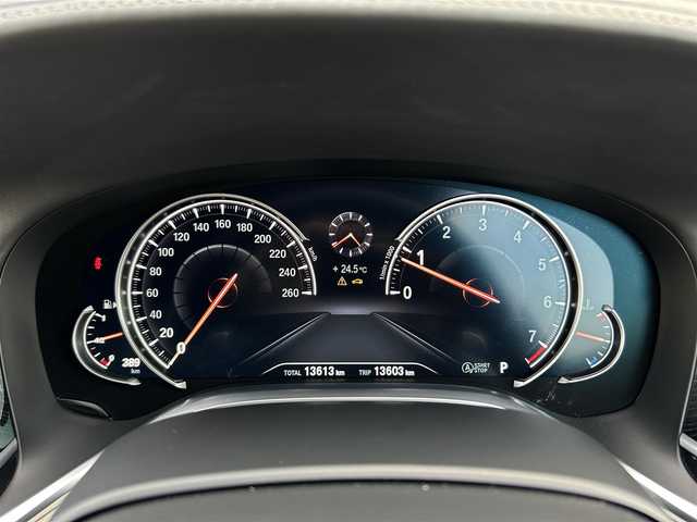ＢＭＷ ７４０ｉ Mスポーツ 茨城県 2019(平31)年 1.4万km ミネラルホワイト サンルーフ　/ｈａｒｍａｎ／ｋａｒｄｏｎ　/HUD/ソフトクローズドア/３６０度カメラ　/ドライビングアシストプロフェッショナル　/ＡＣＣ　/ＬＤＷ　/ＬＣＷ　/ＣＴＷ　/白革　/全席シートヒーター　/ベンチレーション　/Ｍ付ＰＷシート　/ＰＷトランク　/アダプティブＬＥＤ　/ドラレコ/禁煙車