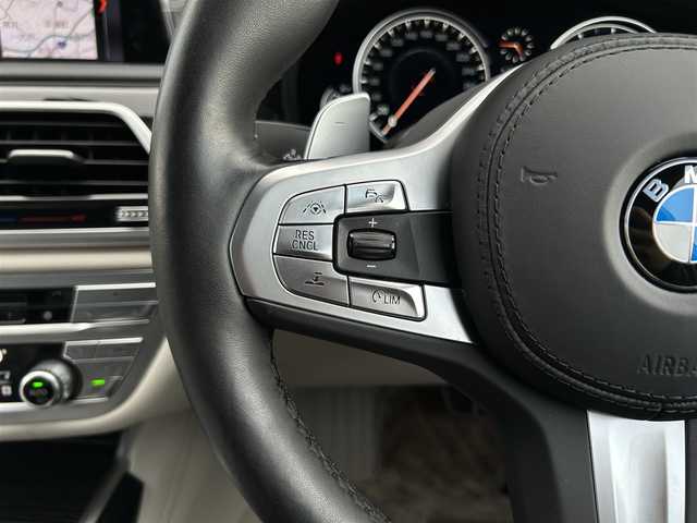ＢＭＷ ７４０ｉ Mスポーツ 茨城県 2019(平31)年 1.4万km ミネラルホワイト サンルーフ　/ｈａｒｍａｎ／ｋａｒｄｏｎ　/HUD/ソフトクローズドア/３６０度カメラ　/ドライビングアシストプロフェッショナル　/ＡＣＣ　/ＬＤＷ　/ＬＣＷ　/ＣＴＷ　/白革　/全席シートヒーター　/ベンチレーション　/Ｍ付ＰＷシート　/ＰＷトランク　/アダプティブＬＥＤ　/ドラレコ/禁煙車