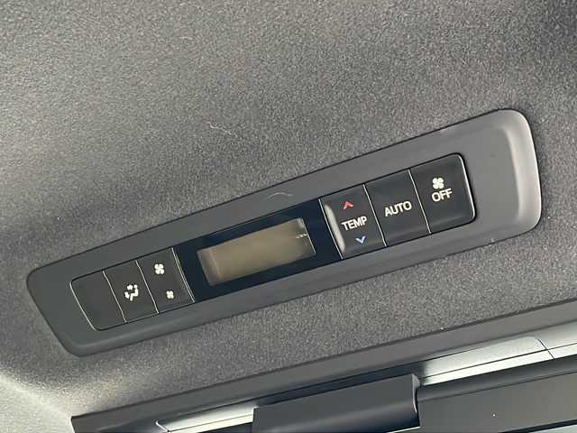 トヨタ ノア Si ダブルバイビーⅡ 三重県 2019(令1)年 6.1万km ブラッキッシュアゲハガラスフレーク 純正9型ナビ /バックカメラ /純正フリップダウンモニター /両側パワースライドドア /ビルトインETC /クルーズコントロール /レーンキープアシスト /衝突軽減ブレーキ/LEDヘッドライト /純正フロアマット/オートハイビーム /オートライト /禁煙車