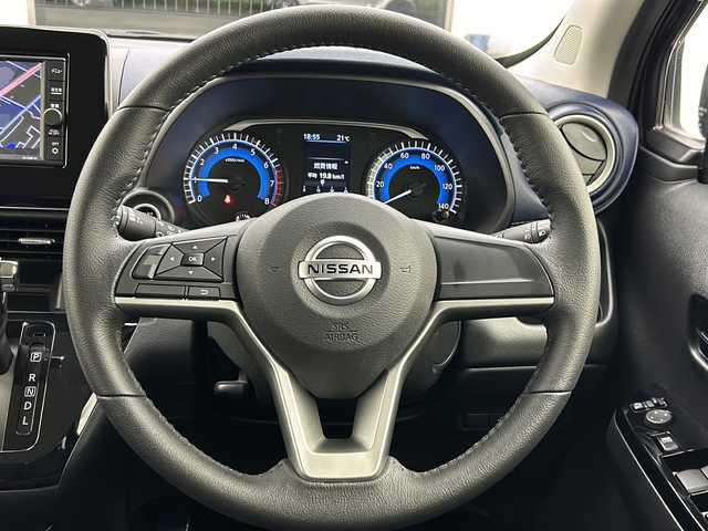 日産 デイズ ハイウェイスターX 宮城県 2022(令4)年 1.8万km フローズンバニラパール/アッシュブラウンM ワンオーナー/純正ナビ/(AM/FM/iPod/SD/TV/USB/BT/AUX/CD)/全方位カメラ/ETC2.0/プッシュスタート/スマートキー/スペアキー/オートライト/LEDヘッドライト/フォグランプ/ヘッドライトレベライザー/純正14インチアルミホイール/純正フロアマット