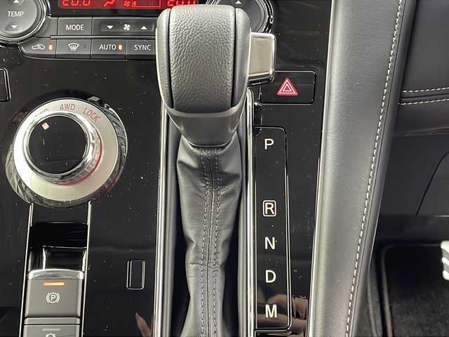 三菱 デリカＤ：５ シャモニー 大阪府 2025(令7)年 0.4万km ブラックダイヤモンド ALIPINE11型専用ナビ/【フルセグTV/Bluetooth/CD/DVD/HDMI/USB】/8人乗り/オートステップ/アラウンドビューモニター/パワーバックドア/両側パワースライドドア/ブラインドスポットモニター(BSM)/e-Assist/衝突被害軽減ブレーキ/レーダークルーズコントロール/車線逸脱警報システム/オートマチックハイビーム/後側方車両検知警報システム/前後コーナーセンサー/オートホールド/ハーフレザーシート/シートヒーター/ステアリングヒーター/パドルシフト/LEDヘッドライト/純正18インチアルミホイール/スマートキー/スペアキー1本