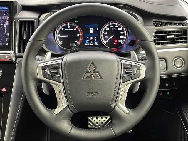 三菱 デリカＤ：５ シャモニー 大阪府 2025(令7)年 0.4万km ブラックダイヤモンド ALIPINE11型専用ナビ/【フルセグTV/Bluetooth/CD/DVD/HDMI/USB】/8人乗り/オートステップ/アラウンドビューモニター/パワーバックドア/両側パワースライドドア/ブラインドスポットモニター(BSM)/e-Assist/衝突被害軽減ブレーキ/レーダークルーズコントロール/車線逸脱警報システム/オートマチックハイビーム/後側方車両検知警報システム/前後コーナーセンサー/オートホールド/ハーフレザーシート/シートヒーター/ステアリングヒーター/パドルシフト/LEDヘッドライト/純正18インチアルミホイール/スマートキー/スペアキー1本