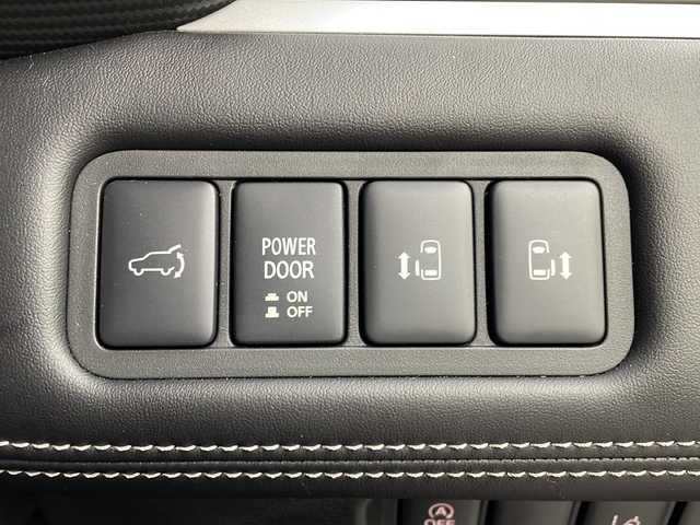 三菱 デリカＤ：５ シャモニー 大阪府 2025(令7)年 0.4万km ブラックダイヤモンド ALIPINE11型専用ナビ/【フルセグTV/Bluetooth/CD/DVD/HDMI/USB】/8人乗り/オートステップ/アラウンドビューモニター/パワーバックドア/両側パワースライドドア/ブラインドスポットモニター(BSM)/e-Assist/衝突被害軽減ブレーキ/レーダークルーズコントロール/車線逸脱警報システム/オートマチックハイビーム/後側方車両検知警報システム/前後コーナーセンサー/オートホールド/ハーフレザーシート/シートヒーター/ステアリングヒーター/パドルシフト/LEDヘッドライト/純正18インチアルミホイール/スマートキー/スペアキー1本