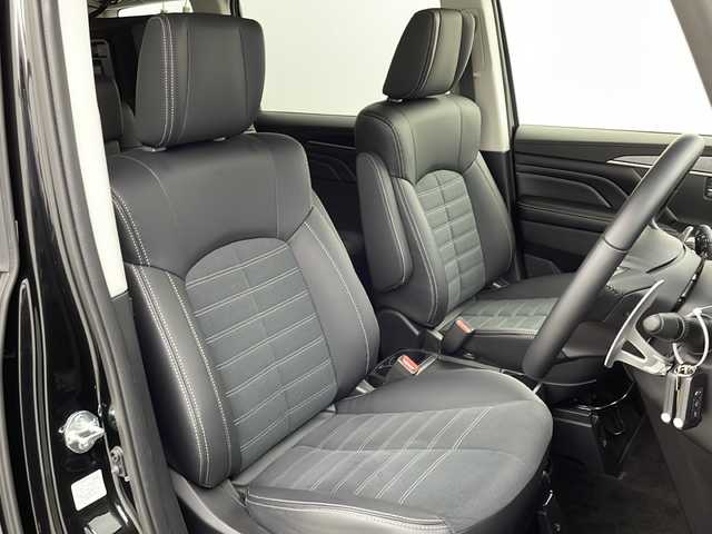 三菱 デリカＤ：５ シャモニー 大阪府 2025(令7)年 0.4万km ブラックダイヤモンド ALIPINE11型専用ナビ/【フルセグTV/Bluetooth/CD/DVD/HDMI/USB】/8人乗り/オートステップ/アラウンドビューモニター/パワーバックドア/両側パワースライドドア/ブラインドスポットモニター(BSM)/e-Assist/衝突被害軽減ブレーキ/レーダークルーズコントロール/車線逸脱警報システム/オートマチックハイビーム/後側方車両検知警報システム/前後コーナーセンサー/オートホールド/ハーフレザーシート/シートヒーター/ステアリングヒーター/パドルシフト/LEDヘッドライト/純正18インチアルミホイール/スマートキー/スペアキー1本