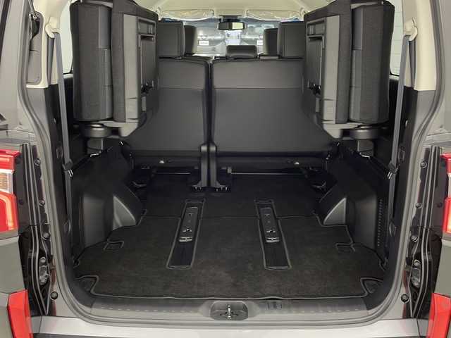 三菱 デリカＤ：５ シャモニー 大阪府 2025(令7)年 0.4万km ブラックダイヤモンド ALIPINE11型専用ナビ/【フルセグTV/Bluetooth/CD/DVD/HDMI/USB】/8人乗り/オートステップ/アラウンドビューモニター/パワーバックドア/両側パワースライドドア/ブラインドスポットモニター(BSM)/e-Assist/衝突被害軽減ブレーキ/レーダークルーズコントロール/車線逸脱警報システム/オートマチックハイビーム/後側方車両検知警報システム/前後コーナーセンサー/オートホールド/ハーフレザーシート/シートヒーター/ステアリングヒーター/パドルシフト/LEDヘッドライト/純正18インチアルミホイール/スマートキー/スペアキー1本