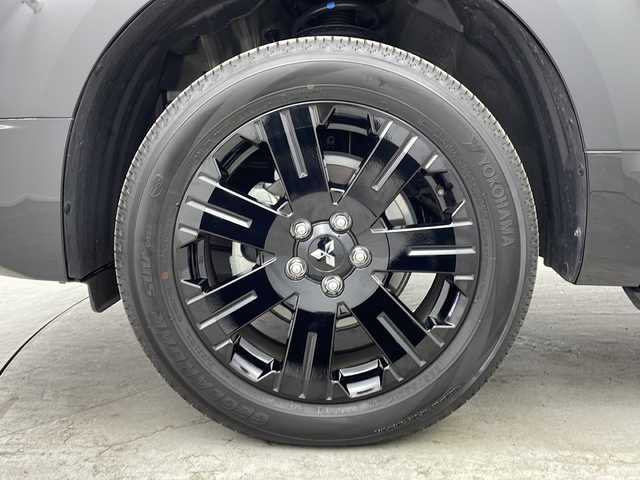 三菱 デリカＤ：５ シャモニー 大阪府 2025(令7)年 0.4万km ブラックダイヤモンド ALIPINE11型専用ナビ/【フルセグTV/Bluetooth/CD/DVD/HDMI/USB】/8人乗り/オートステップ/アラウンドビューモニター/パワーバックドア/両側パワースライドドア/ブラインドスポットモニター(BSM)/e-Assist/衝突被害軽減ブレーキ/レーダークルーズコントロール/車線逸脱警報システム/オートマチックハイビーム/後側方車両検知警報システム/前後コーナーセンサー/オートホールド/ハーフレザーシート/シートヒーター/ステアリングヒーター/パドルシフト/LEDヘッドライト/純正18インチアルミホイール/スマートキー/スペアキー1本