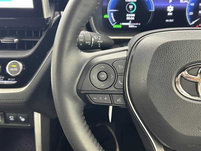 トヨタ カローラ クロス ハイブリッド Z 熊本県 2024(令6)年 0.8万km プラチナホワイトパールマイカ ワンオーナー　/禁煙車　/ガラスルーフ　/純正ナビ　/ビルトインＥＴＣ２．０　/前後クリアランスソナー　/前席シートヒーター　/トヨタセーフティーセンス/・プリクラッシュセーフティ/・ロードサインアシスト/・レーンキープアシスト/・オートマチックハイビーム/・アダブティブクルーズコントロール/・プロアクティブドライビングアシスト/・リアクロストラフィックアラート/・リアカメラディテクション/・駐車時支援パーキングサポートシステム/・ブラインドスポットモニター/横滑り防止/パワーバックドア/ハーフレザーシート/前席シートヒーター/純正１８インチAW/オートライト/LEDヘッドライト/フォグライト/スマートキー/プッシュスタート/取扱説明書