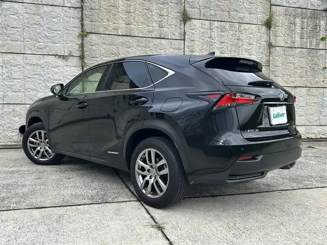 レクサス ＮＸ 300h 長崎県 2015(平27)年 4.4万km スターライトブラックガラスフレーク 純正ナビ/（CD/DVD/BT/フルセグ）/バックカメラ/衝突軽減システム/レーンアシスト/ブラインドスポットモニター/コーナーセンサー/レーダークルーズ/ETC/前席パワーシート/パワーバックドア/パドルシフト/前後ドライブレコーダー/社外レーダー（ZERO330V）/純正18インチAW