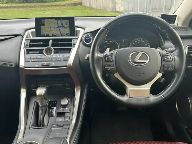 レクサス ＮＸ 300h 長崎県 2015(平27)年 4.4万km スターライトブラックガラスフレーク 純正ナビ/（CD/DVD/BT/フルセグ）/バックカメラ/衝突軽減システム/レーンアシスト/ブラインドスポットモニター/コーナーセンサー/レーダークルーズ/ETC/前席パワーシート/パワーバックドア/パドルシフト/前後ドライブレコーダー/社外レーダー（ZERO330V）/純正18インチAW