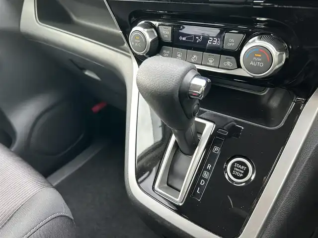 日産 セレナ ハイウェイスターVセレクションⅡ 福岡県 2018(平30)年 7.1万km ブリリアントホワイトパール 純正９型メモリーナビ（フルセグTV・CD・DVD・BT）アラウンドビューモニターエマージェンシーブレーキコーナーセンサー/両側パワースライドドア純正ドラレコETC純正LED・アルミホイールスマートキープッシュスタートnismoドアハンドルプロテクター