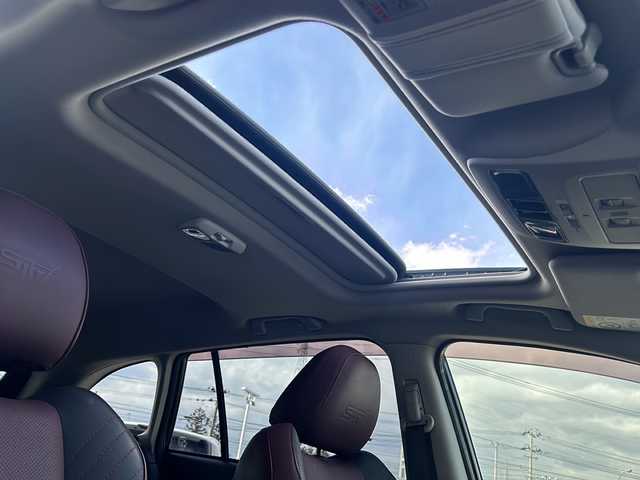 スバル レヴォーグ 2．0STIスポーツアイサイト 山形県 2017(平29)年 11.3万km ストームグレーメタリック 禁煙車/４WD/アイサイト/純正ナビ/（AM/FM/フルセグ/BT）/BSM/クルーズコントロール/前後ドライブレコーダー/前席シートヒーター/前席パワーシート/電動格納ミラー/デジタルインナーミラー/オートLEDヘッドライト/LEDフォグライト/ドアバイザー/横滑り防止装置/レーンキープアシスト/純正アルミホイール