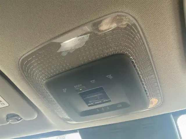 トヨタ プリウス U 熊本県 2023(令5)年 3.3万km グレー カラーコード：1M2/純正ディスプレイオーディオ/・AM/FM/USB/BT/・フルセグTV/・AppleCarPlay/AndroidAuto/バックカメラ/トヨタセーフティセンス/・レーンディパーチャーアラート/・ブラインドスポットモニター/・プリクラッシュセーフティシステム/・プロアクティブドライビングアシスト/・クリアランスソナー/・リヤクロストラフィックアラート/・後方車両接近告知/・リヤカメラディテクション/・パーキングサポートブレーキ/・安心降車アシスト/・周辺車両接近時サポート/・ロードサインアシスト/・レーダークルーズコントロール/・オートマチックハイビーム/前後コーナーセンサー/革巻きステアリング/・ステアリングリモコン/・ステアリングヒーター/オートライト/・LEDライト/ETC2.0/D/N席シートヒーター/電動格納ミラー/・ウィンカーミラー/電動サイドブレーキ/・ホールドボタン/純正フロアマット/スマートキー