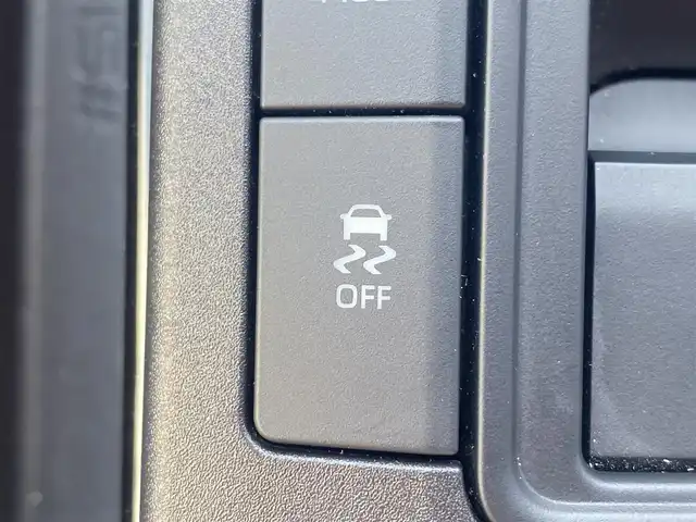 トヨタ プリウス U 熊本県 2023(令5)年 3.3万km グレー カラーコード：1M2/純正ディスプレイオーディオ/・AM/FM/USB/BT/・フルセグTV/・AppleCarPlay/AndroidAuto/バックカメラ/トヨタセーフティセンス/・レーンディパーチャーアラート/・ブラインドスポットモニター/・プリクラッシュセーフティシステム/・プロアクティブドライビングアシスト/・クリアランスソナー/・リヤクロストラフィックアラート/・後方車両接近告知/・リヤカメラディテクション/・パーキングサポートブレーキ/・安心降車アシスト/・周辺車両接近時サポート/・ロードサインアシスト/・レーダークルーズコントロール/・オートマチックハイビーム/前後コーナーセンサー/革巻きステアリング/・ステアリングリモコン/・ステアリングヒーター/オートライト/・LEDライト/ETC2.0/D/N席シートヒーター/電動格納ミラー/・ウィンカーミラー/電動サイドブレーキ/・ホールドボタン/純正フロアマット/スマートキー