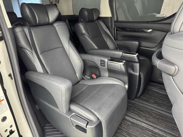 トヨタ アルファード S Cパッケージ 福岡県 2021(令3)年 5.6万km ホワイトパールクリスタルシャイン ワンオーナ　/モデリスタエアロ　/モデリスタ２０インチＡＷ　/純正１２．１型後席モニター　/純正９型ナビ　/フルセグTV/バックカメラ　/レーダークルコン　/コーナーセンサー　/セーフティセンス　/衝突軽減ブレーキ　/レーンキープ　/アクセル踏み間違い防止　/ＭＴモード付き　/ステアリングリモコン　/両側電動スライドドア　/パワーバックドア　/パワーシート　/シートメモリー　/シートベンチレーション／ヒーター　/ステアリングヒーター　/３眼ＬＥＤ