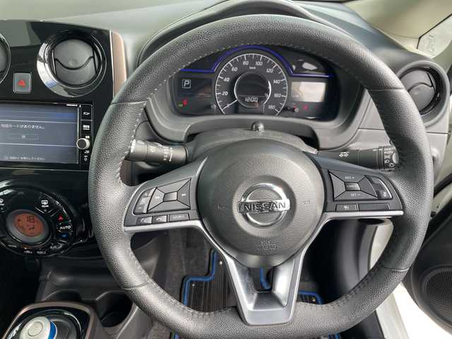 日産 ノート e－パワー メダリスト 愛知県 2018(平30)年 2.7万km ブリリアントホワイトパール 純正ナビ　SDカードなし/全方位カメラ/クルーズコントロール/バックカメラ/純正アルミホイール/ETC/レーンキープアシスト/ドライブレコーダー/ステアリングスイッチ/スマートキー/プッシュスタート
