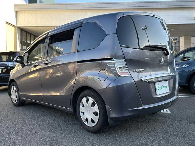 ホンダ フリード G ジャストセレクション 長崎県 2013(平25)年 13.1万km モダンスティールM ワンオーナー/純正HDDナビ（AM/FM/BT/ワンセグTV/CD/DVD）/取扱説明書/スマートキー/スペアキー(1本)/純正フロアマット/片側パワスラ/ABS/VSA/オートライト/SRSエアバッグ/バックカメラ/ECONスイッチ