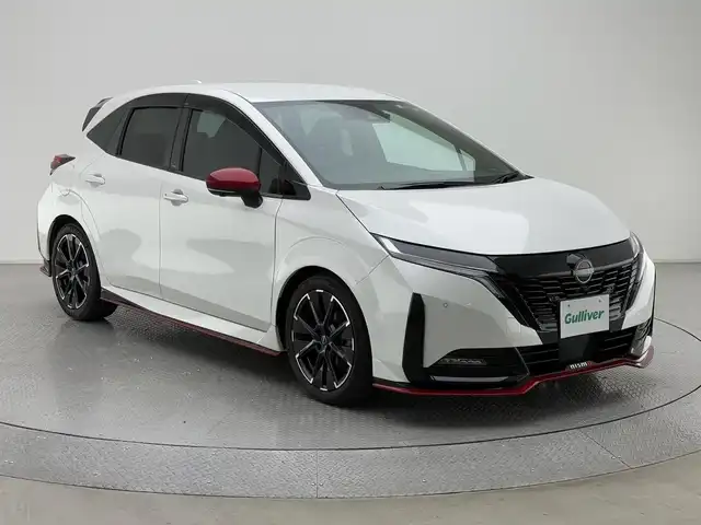 日産 オーラ ニスモ 兵庫県 2022(令4)年 3.6万km ピュアホワイトパール 純正メモリナビ(CD/DVD/Bluetooth/フルセグ)/アラウンドビューモニター/前後コーナーセンサー/ブラインドスポットモニター/レーンキープアシスト/前後ドライブレコーダー/オートライト/オートマチックハイビーム/ビルトインETC/ハーフレザーシート/純正17インチアルミホイール/純正フロアマット/スマートキー/スペアキー/LEDヘッドライト/標識検知