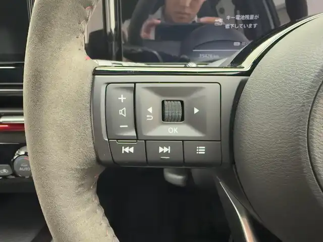 日産 オーラ ニスモ 兵庫県 2022(令4)年 3.6万km ピュアホワイトパール 純正メモリナビ(CD/DVD/Bluetooth/フルセグ)/アラウンドビューモニター/前後コーナーセンサー/ブラインドスポットモニター/レーンキープアシスト/前後ドライブレコーダー/オートライト/オートマチックハイビーム/ビルトインETC/ハーフレザーシート/純正17インチアルミホイール/純正フロアマット/スマートキー/スペアキー/LEDヘッドライト/標識検知
