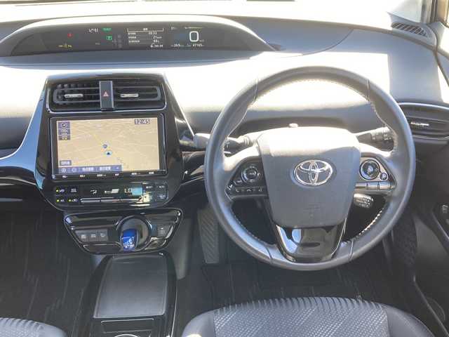 トヨタ プリウス A 佐賀県 2019(平31)年 4.8万km スティールブロンドM 純正9インチナビ/バックカメラ/プリクラッシュセーフティ/レーンディパーチャーアラート/オートハイビーム/アダプティブクルーズコントロール/パーキングアシスト/クリアランスソナー/ブラインドスポットモニター/リアクロストラフィックアラート/ヘッドアップディスプレイ/パワーシート/プッシュスタート/スマートキー/LEDヘッドライト/フォグライト/純正アルミホイール