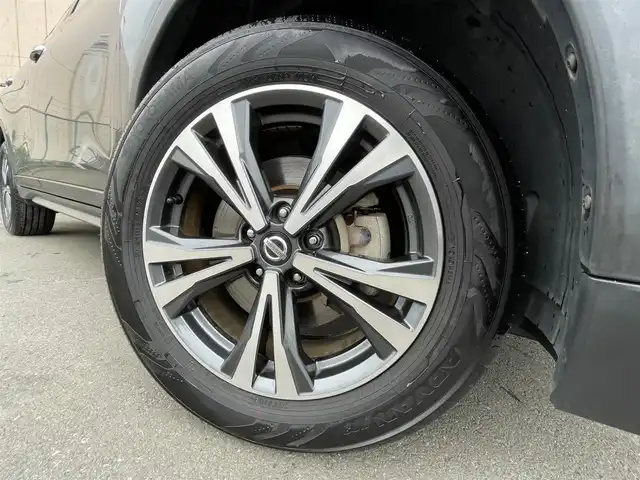 日産 エクストレイル 20X 東京都 2017(平29)年 6.9万km ダークメタルグレー 社外ナビ　/バックカメラ　/Ｂｌｕｅｔｏｏｔｈ　/電動リアゲート　/ドアミラーヒーター　/ＥＴＣ　/純正アルミホイール　/４WD　/エンジンスタートボタン　/ABS　/ダウンヒルアシストコントロール　/ステアリングスイッチ/オートライト