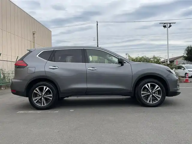 日産 エクストレイル 20X 東京都 2017(平29)年 6.9万km ダークメタルグレー 社外ナビ　/バックカメラ　/Ｂｌｕｅｔｏｏｔｈ　/電動リアゲート　/ドアミラーヒーター　/ＥＴＣ　/純正アルミホイール　/４WD　/エンジンスタートボタン　/ABS　/ダウンヒルアシストコントロール　/ステアリングスイッチ/オートライト