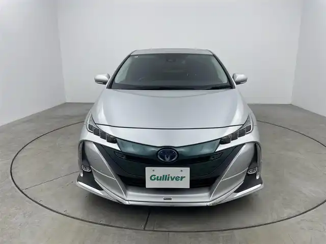 トヨタ プリウス ＰＨＶ Sナビパケ・セーフティプラス 岡山県 2018(平30)年 7.9万km シルバーM ・保証書/・取扱説明書/・電動格納ミラー/・ETC/・Toyota Safety Sense/・プリクラッシュセーフティ/・レーンディパーチャーアラート（操舵支援付）/・レーダークルコン/・オートハイビーム/・ふらつき検知機能/・ブラインドスポットモニター/・インテリジェントクリアランスソナー（巻き込み警報機能付）/SDナビゲーション/CD DVD フルセグTV/・前席シートヒータ/・ウィンカーミラー/・ハンドルヒータ/・ステアスイッチ/・ドライブレコーダー/・モデリスタフルエアロ